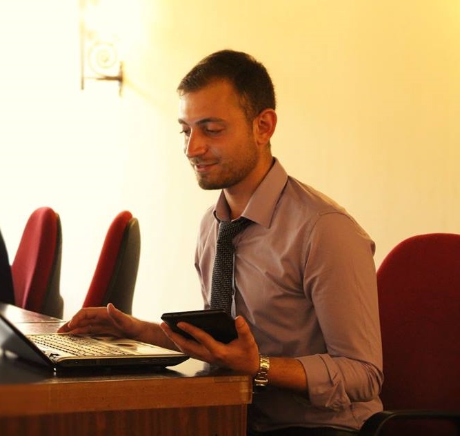 مرحبًا، أنا محمد خير الهندي